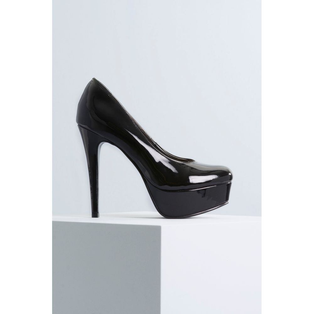 sapato preto de verniz feminino