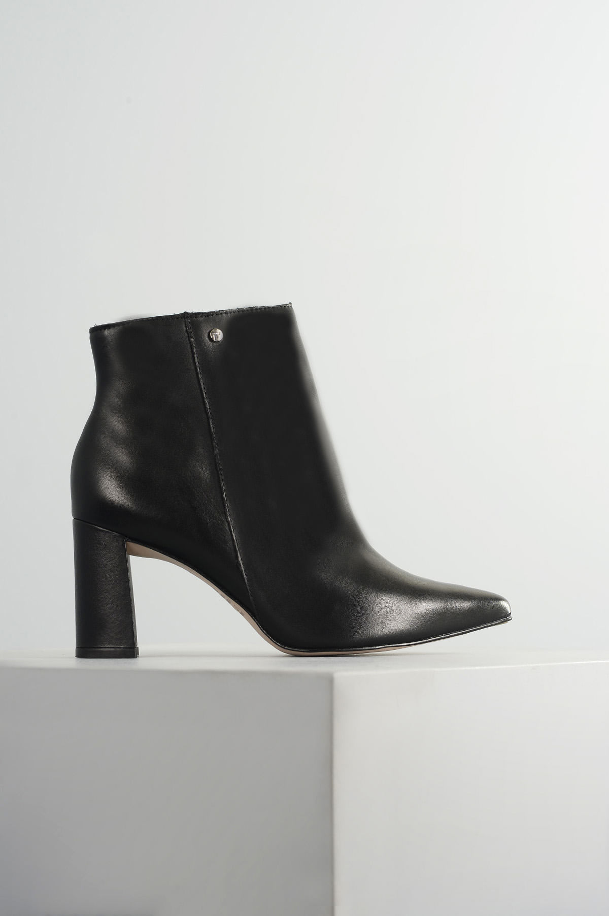 bota tanara bico fino