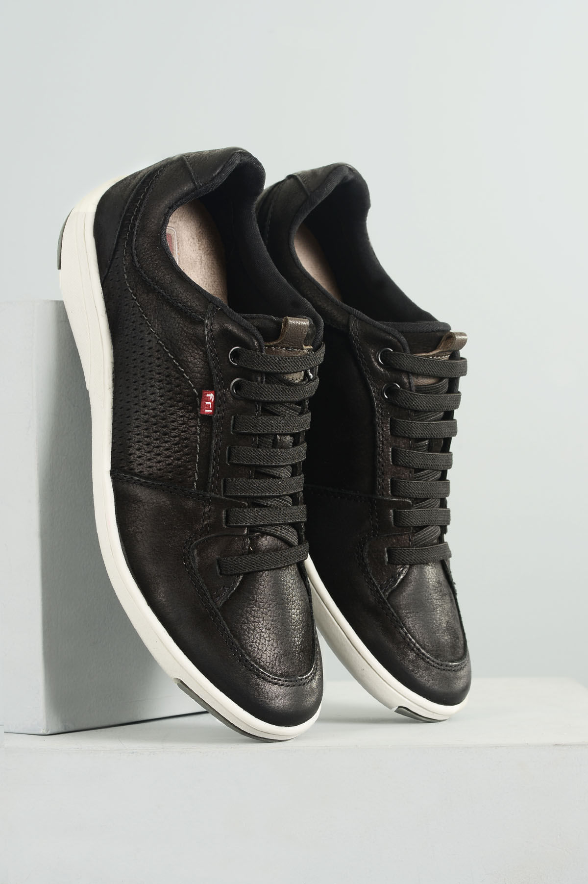 sapatenis ferricelli preto