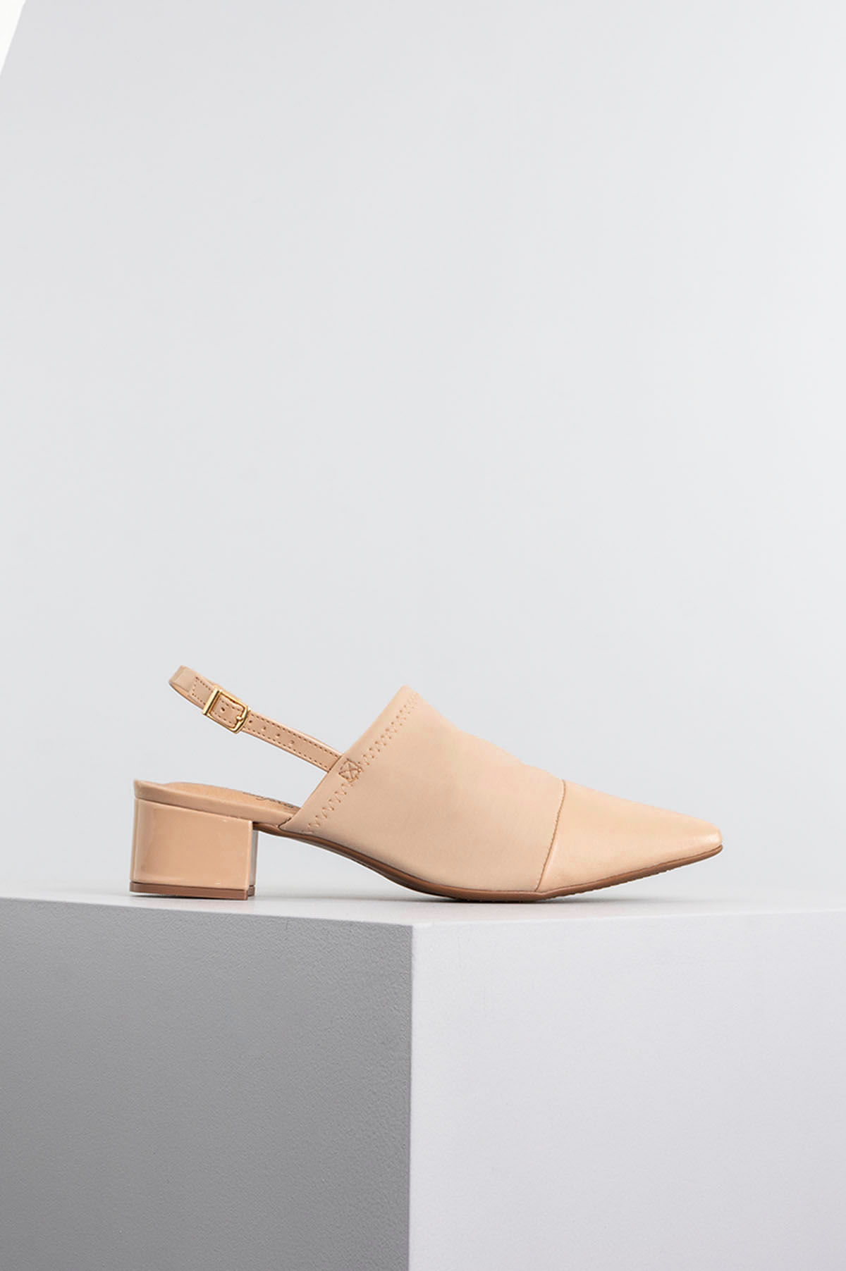 sapatos bege salto medio