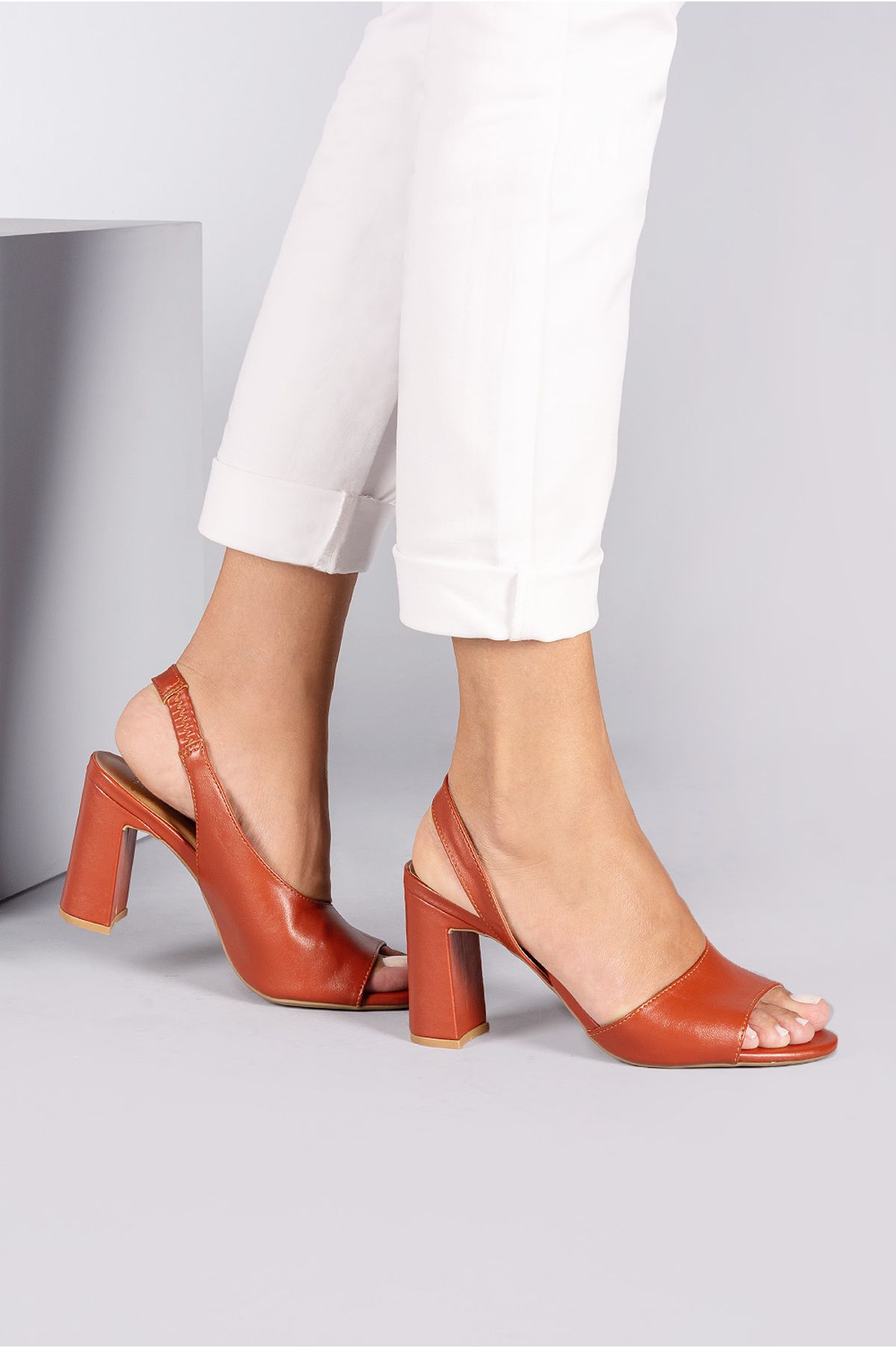 peep toe salto medio