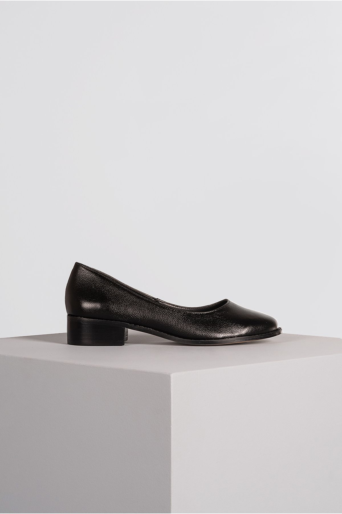 sapato preto feminino baixo